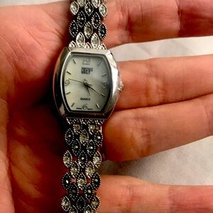 Gruen II Analog Wristwatch Marcasite with Quartz Movement